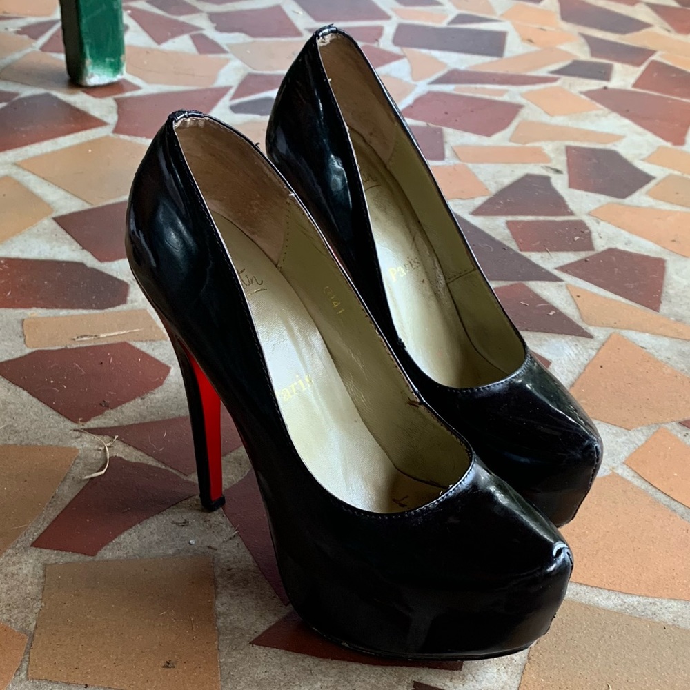 Black Patent Leather Platform Red Sole Louboutins 38